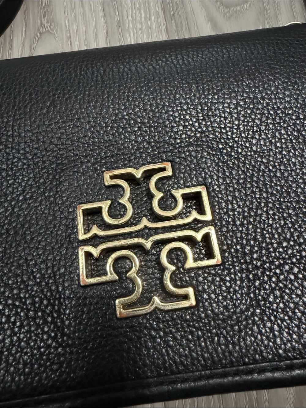 Tory Burch Black Pebbled Leather Crossbody with Gold Logo - Picture 4 of 7
